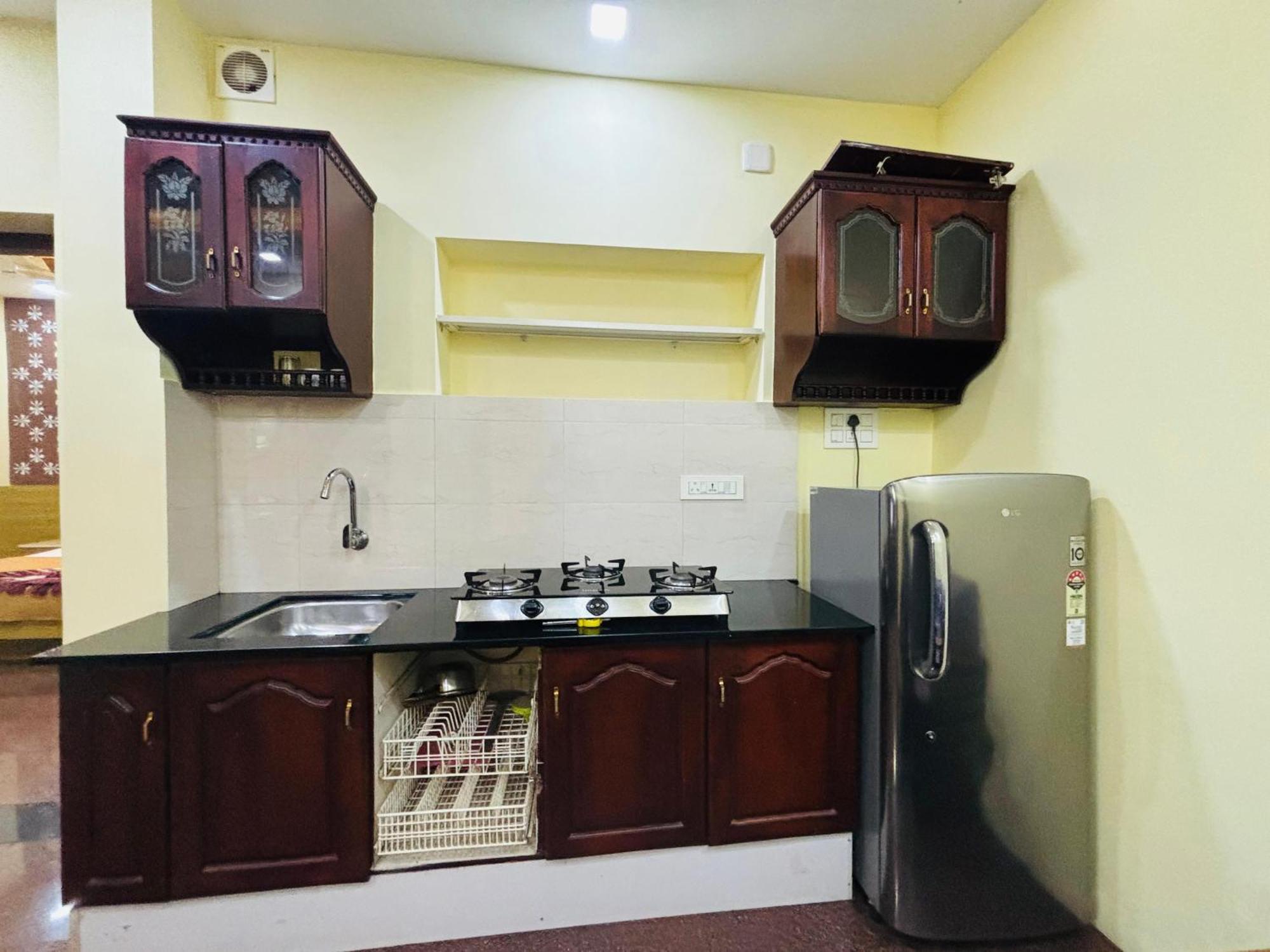 Isha Residency Hotel Kochi Ngoại thất bức ảnh