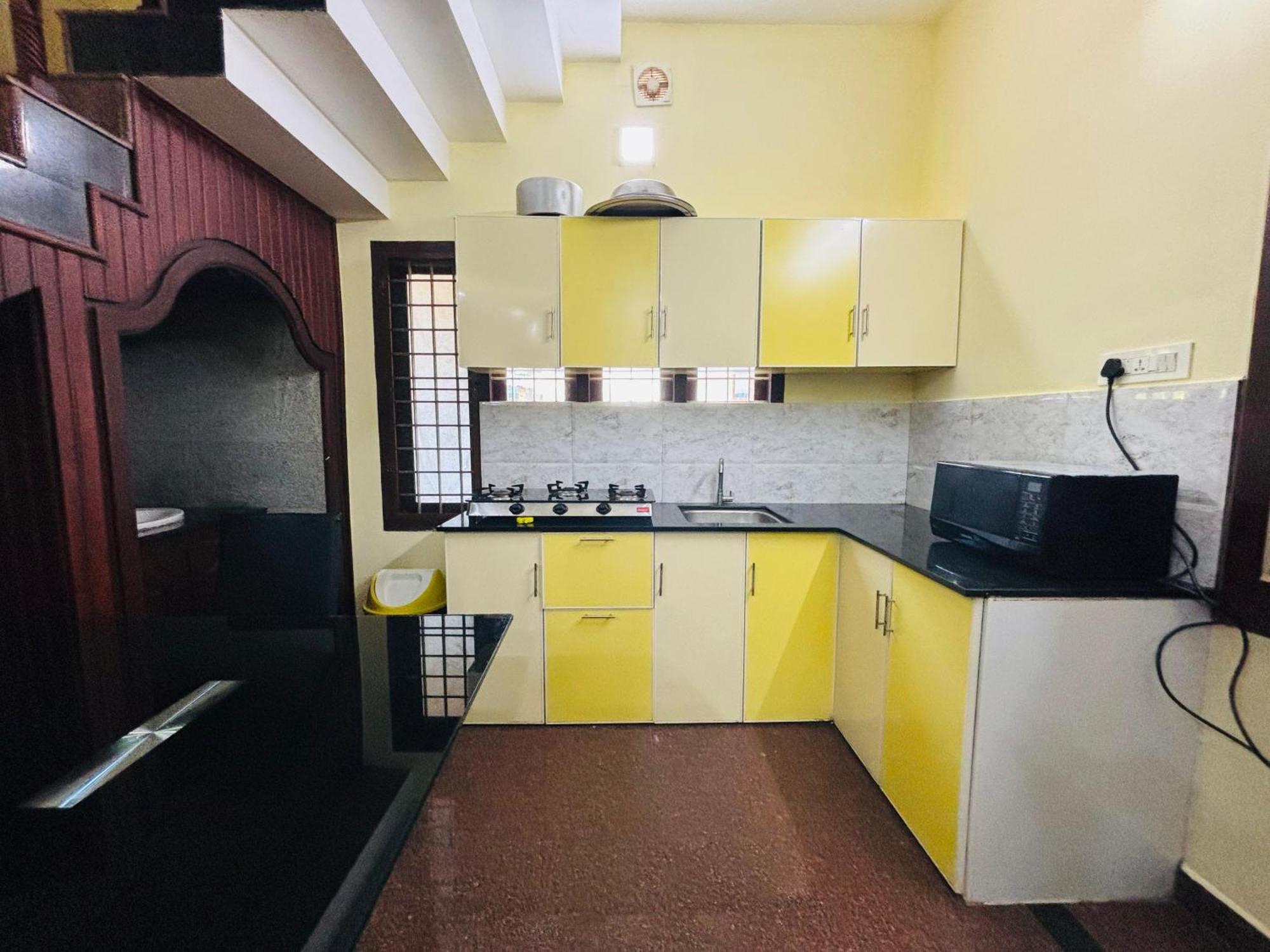 Isha Residency Hotel Kochi Ngoại thất bức ảnh