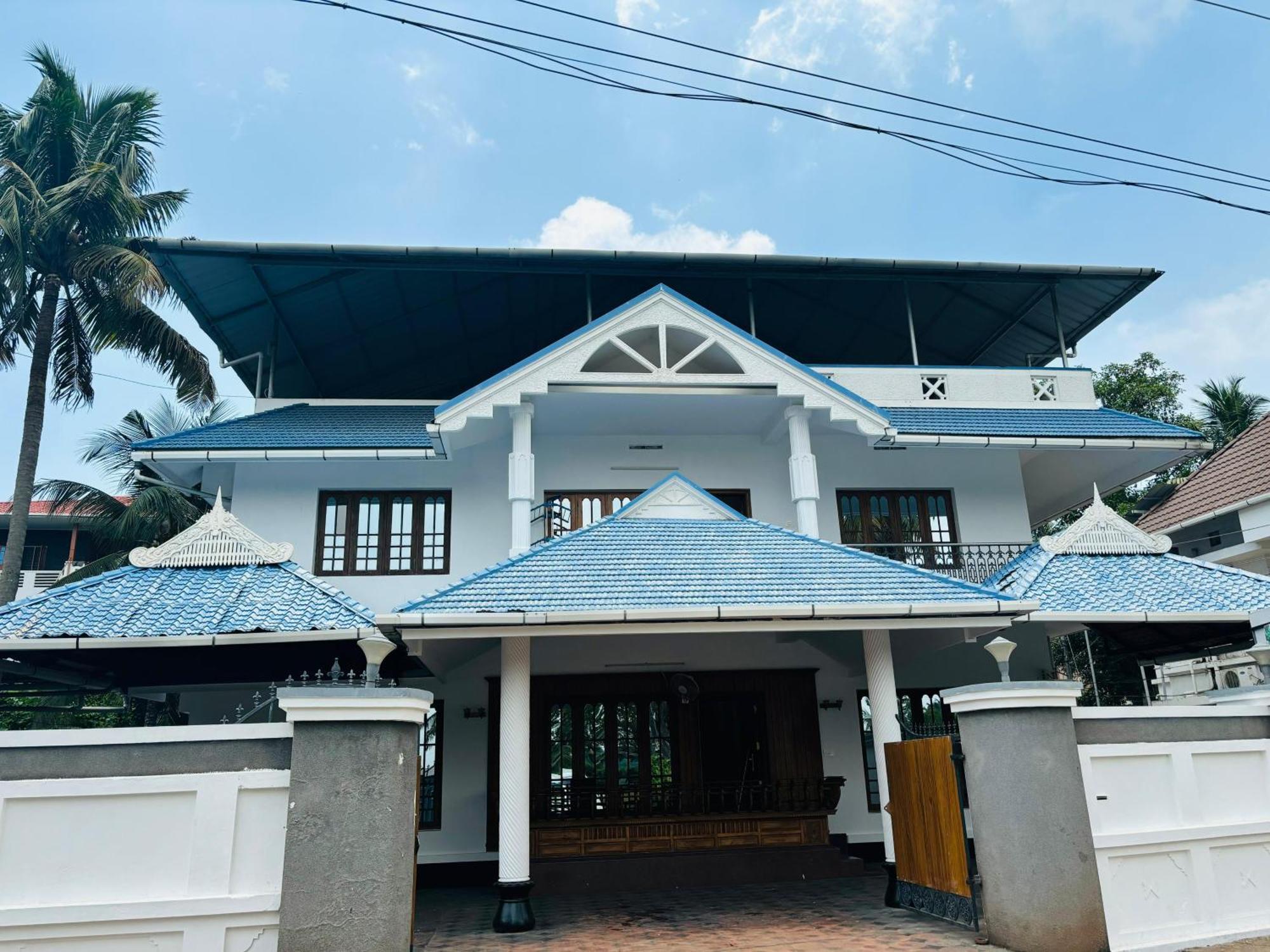 Isha Residency Hotel Kochi Ngoại thất bức ảnh