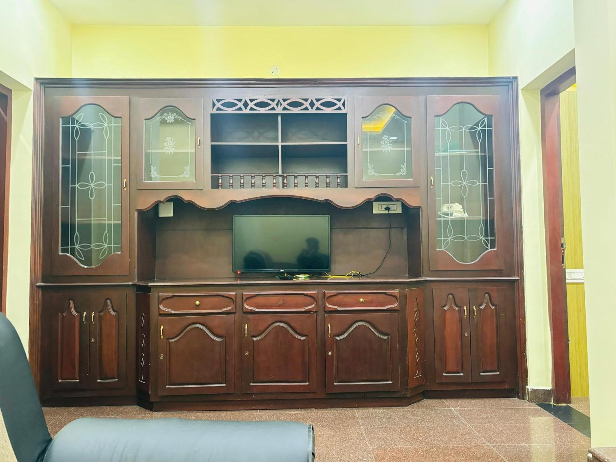 Isha Residency Hotel Kochi Ngoại thất bức ảnh