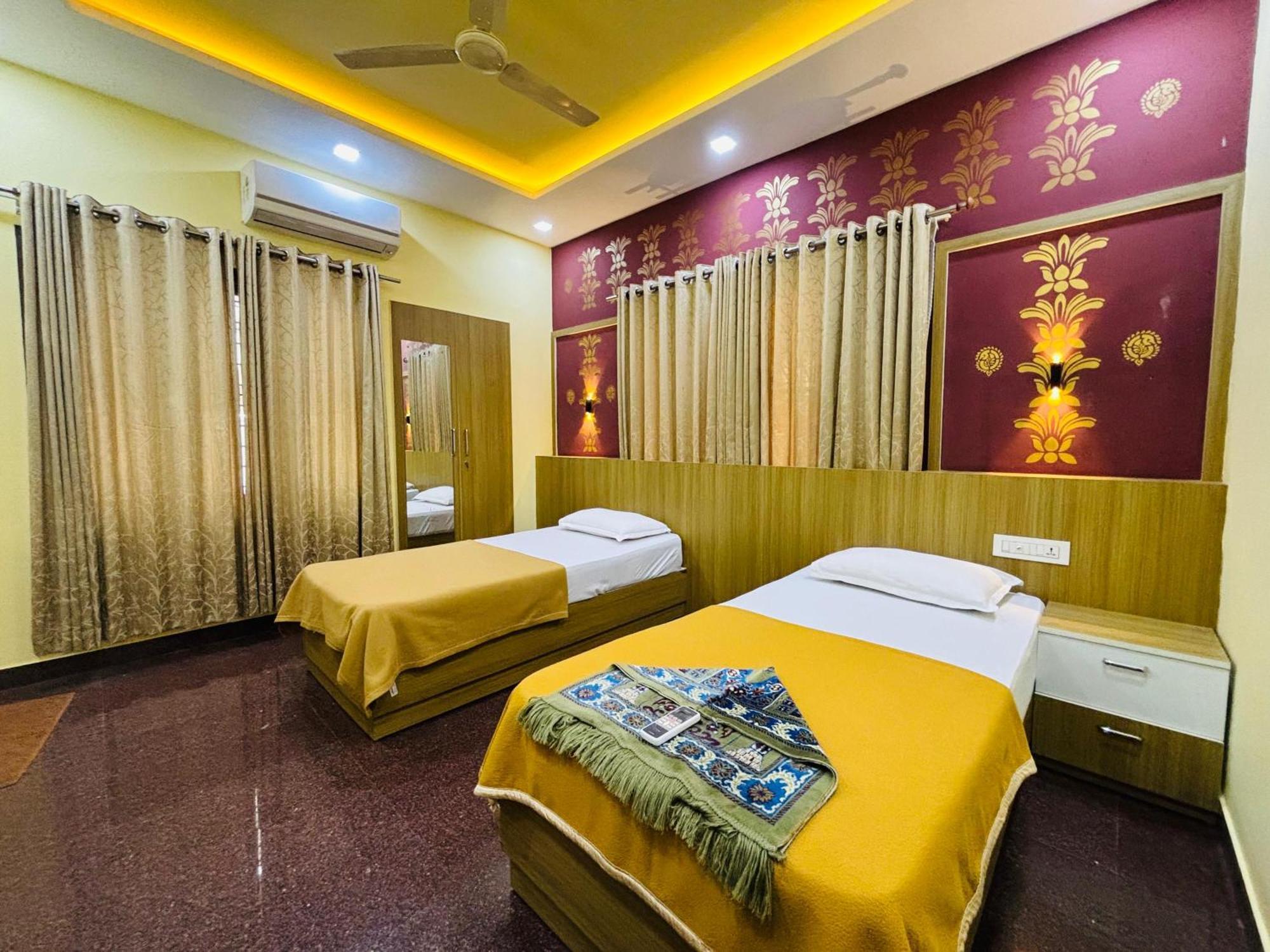Isha Residency Hotel Kochi Ngoại thất bức ảnh