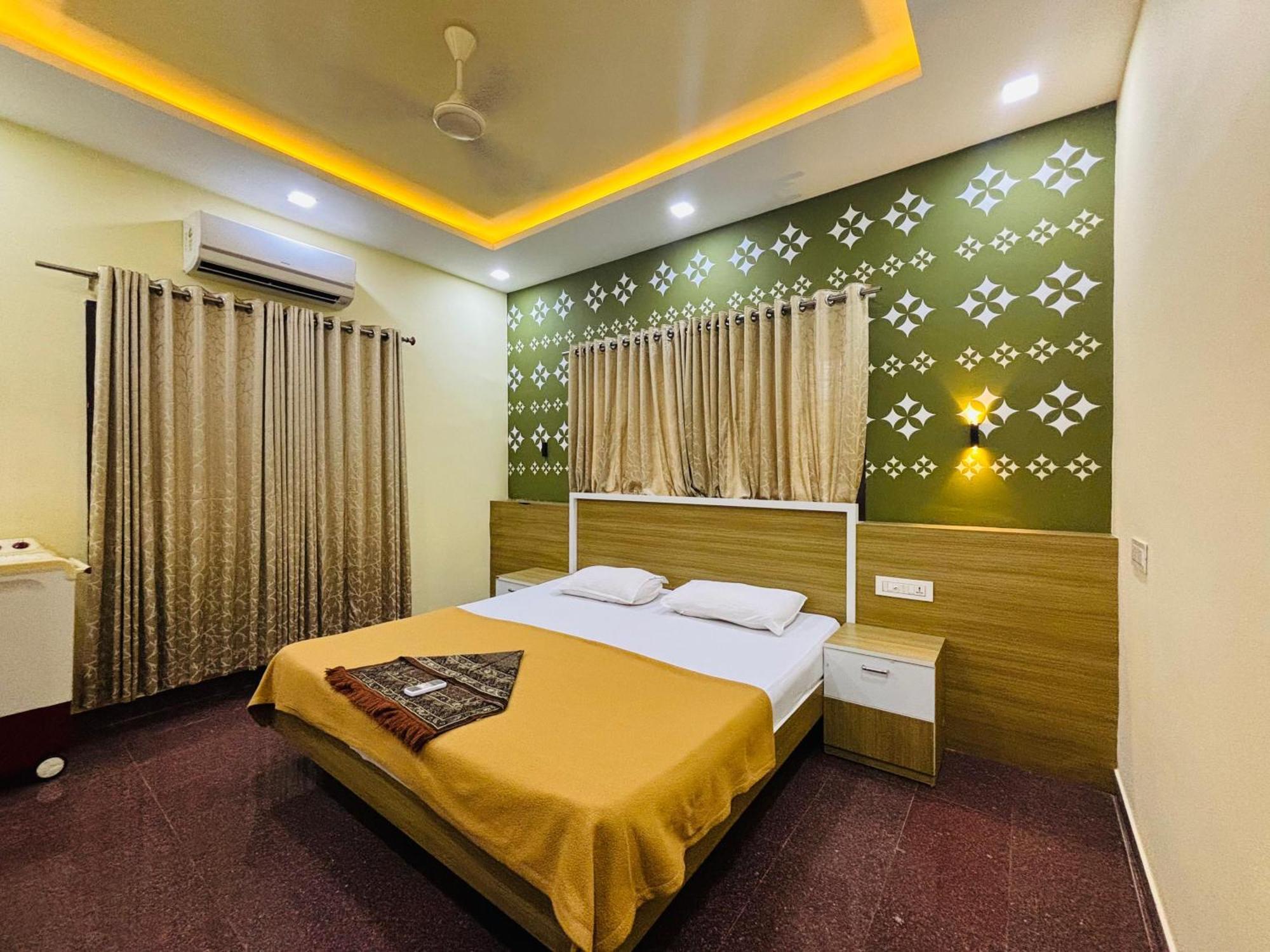 Isha Residency Hotel Kochi Ngoại thất bức ảnh
